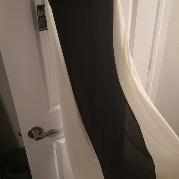 Long flowing black and white dress - Picture 2 of 3